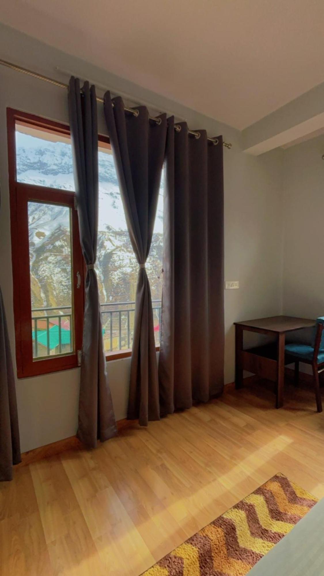Lha Pomo Apartment Kyelang Exterior photo